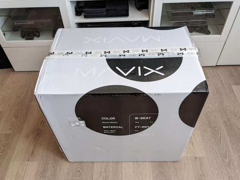 The M4’s shipping box, printed with color and material details.
