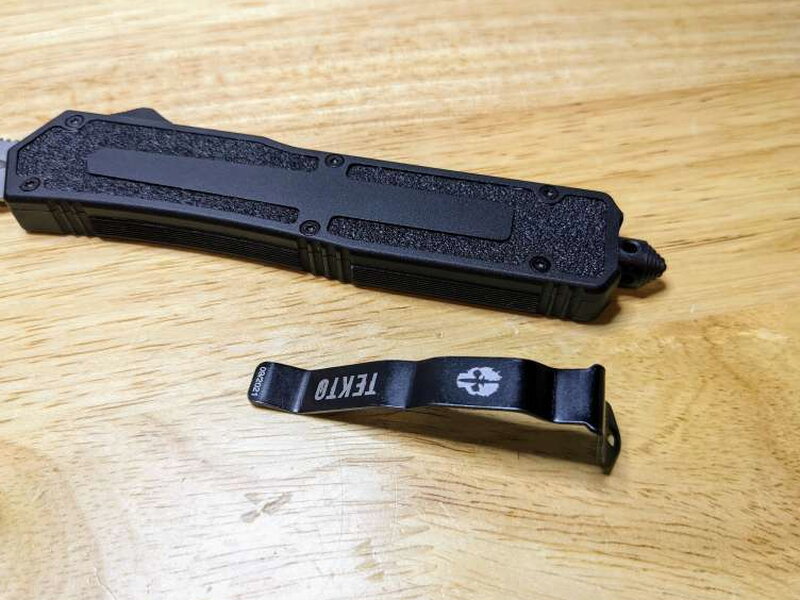 The removable pommel allows the pocket clip to be repositioned.