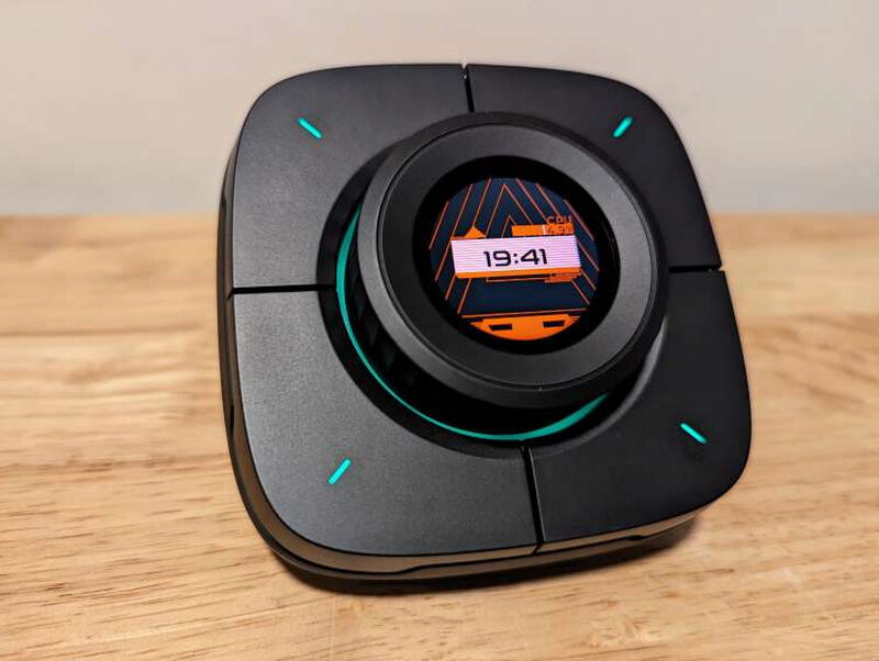 An orange-tinted clock face, one of several built-in options.