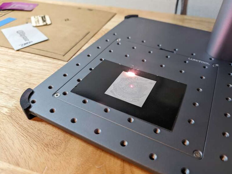 A dense vector pattern mid-pass on the black test material.