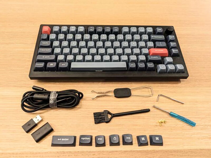 Keychron V1 Max keyboard and included accessories