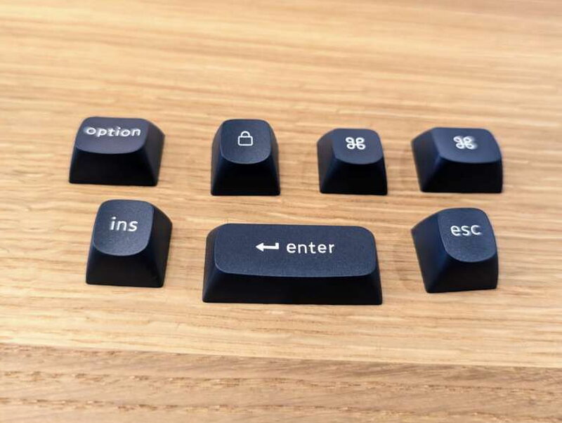 Extra Mac and Windows keycaps for the Keychron V1 Max
