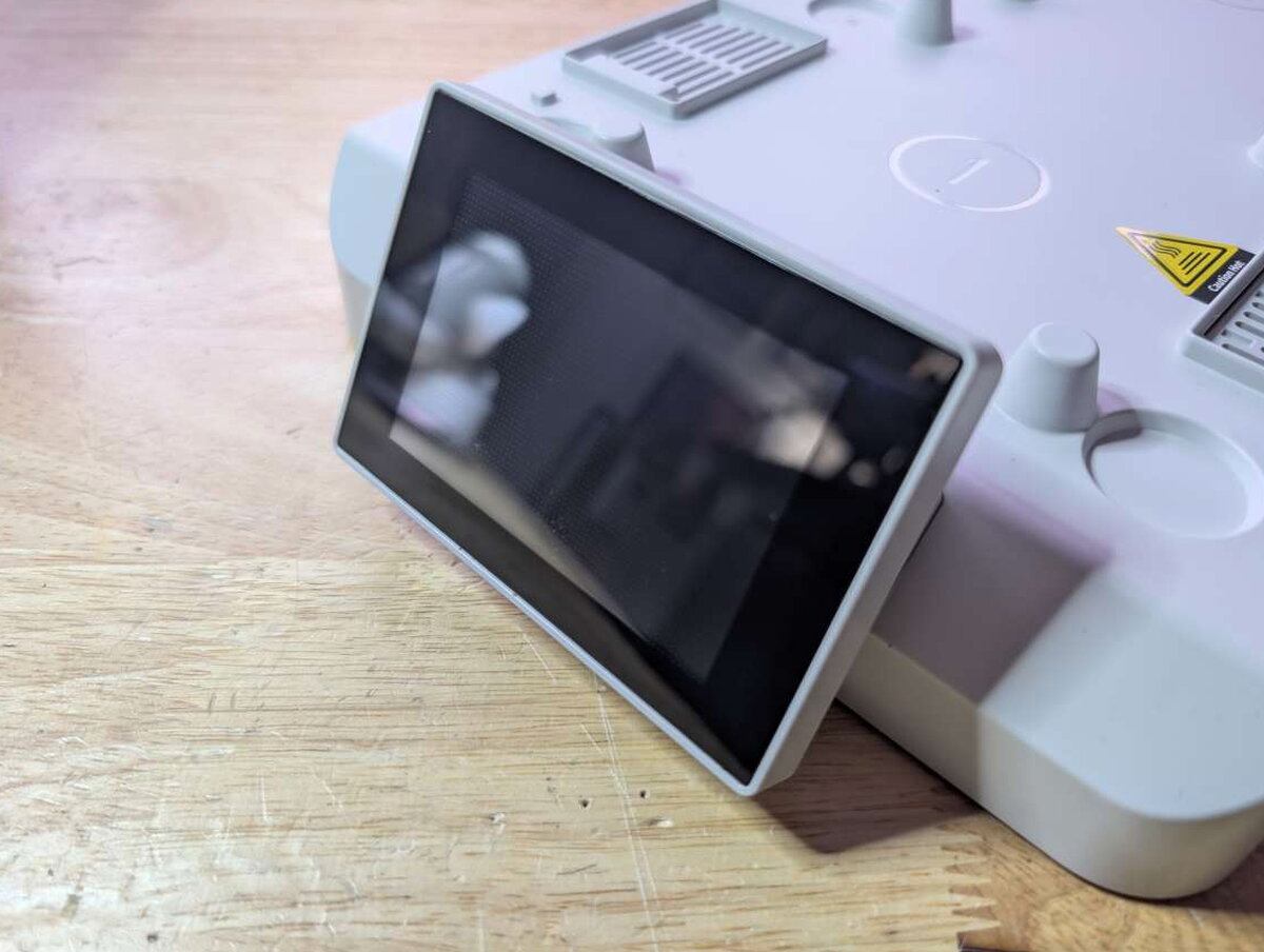 FilaPartner E1 touchscreen on the base