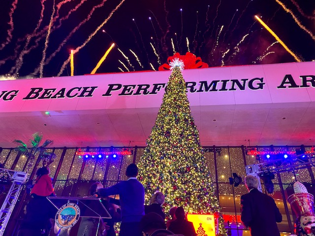 LB Lights Up For Christmas