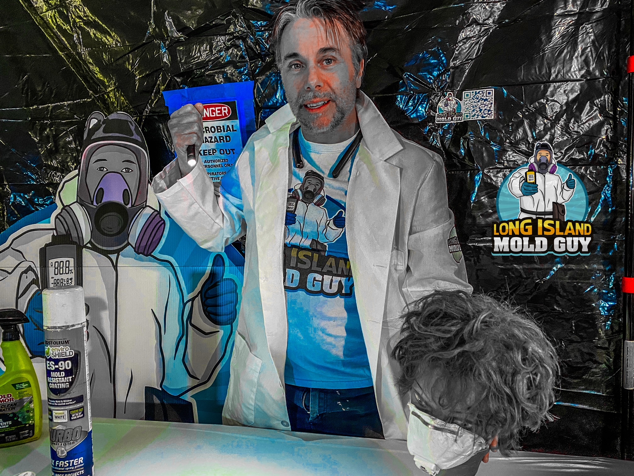 using flashlight to find mold