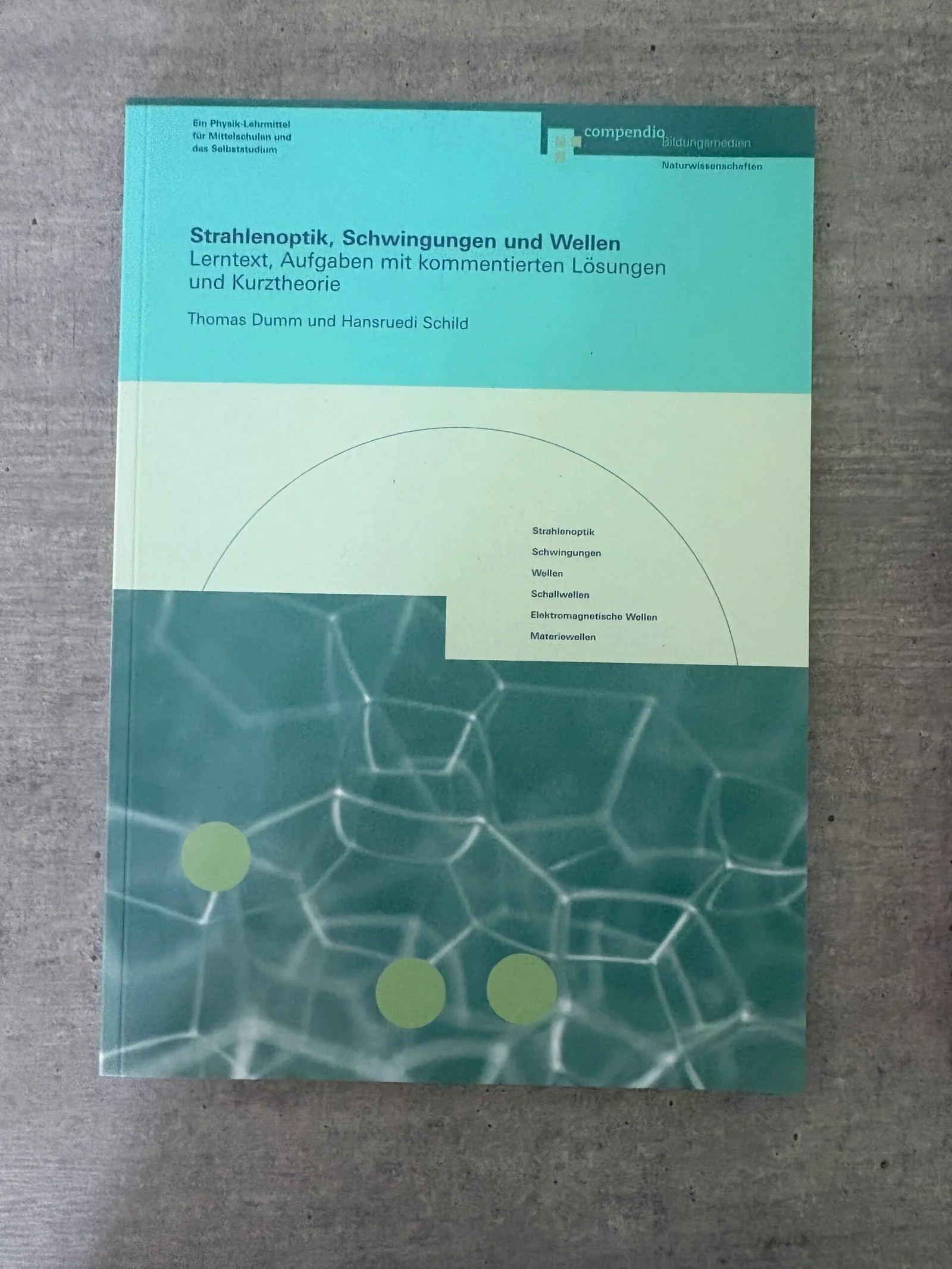 Strahlenoptik, Schwingungen und Wellen - Lerntext, Aufgaben mit kommentierten Lösungen und Kurztheorie