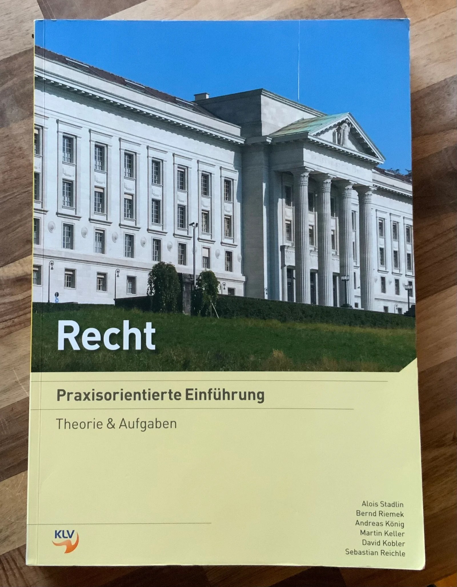 Recht - Praxisorientierte Einführung