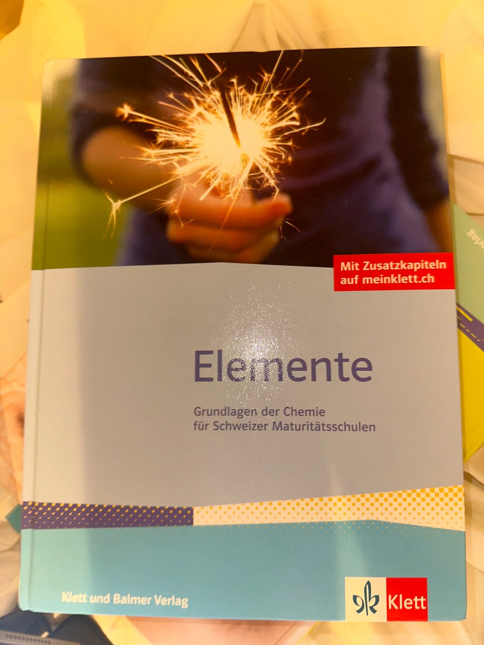 Elemente Grundlagen der Chemie für Schweizer Maturitätsschulen