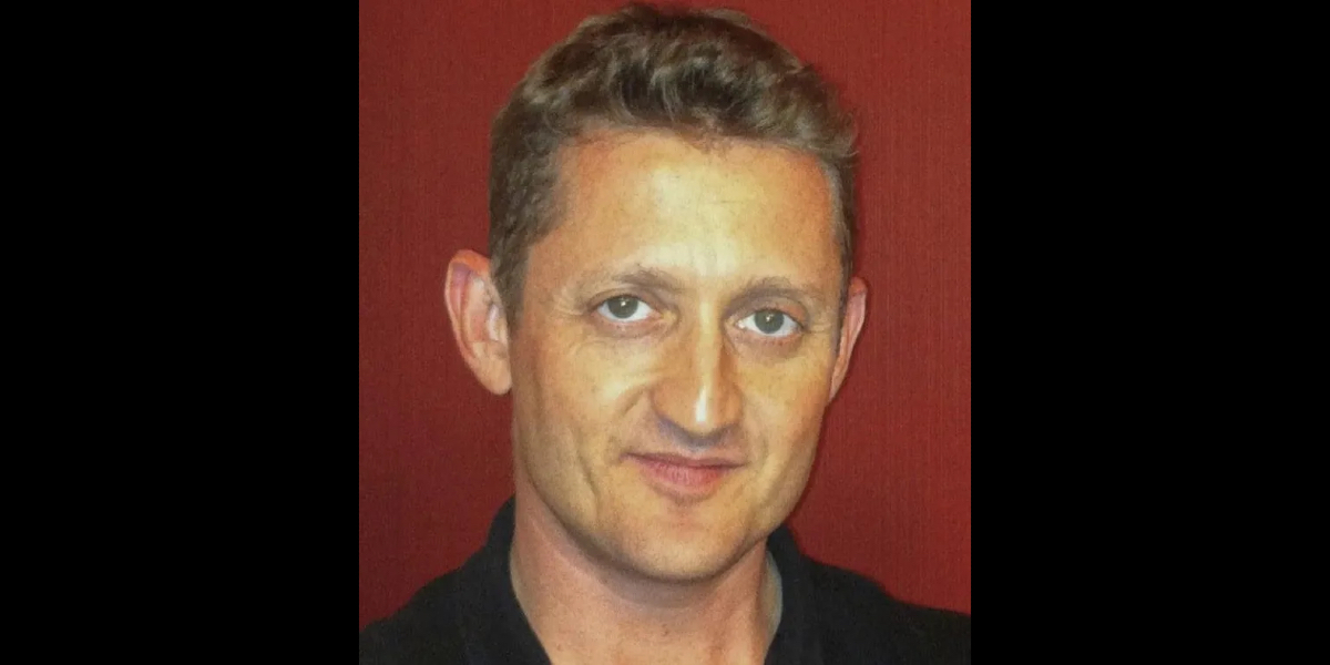 Alex Winter headshot