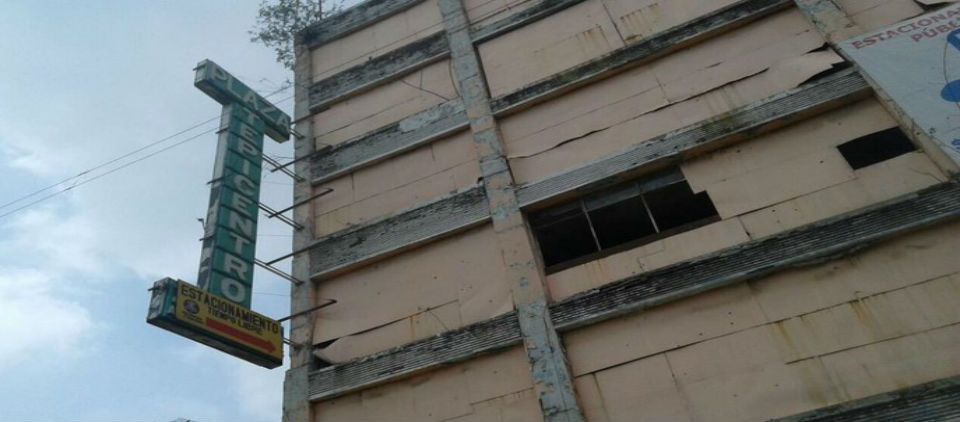 Muere mujer por derrumbe de barda en Tepito