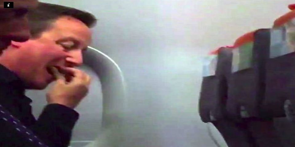 David Cameron viaja en EasyJet y come Pringles