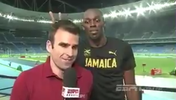 Video: Bolt se burla de un reportero durante entrevista