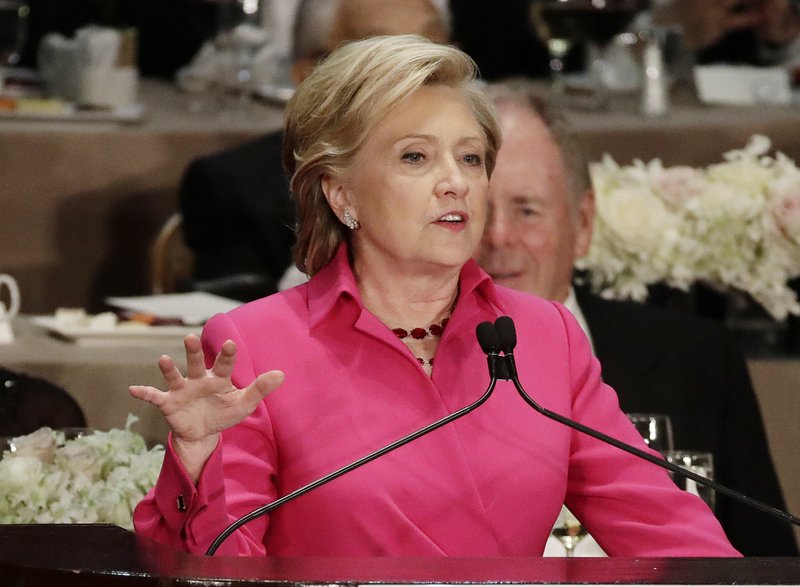 Hillary Clinton y Donald Trump asisten a cena de caridad - Clinton-II