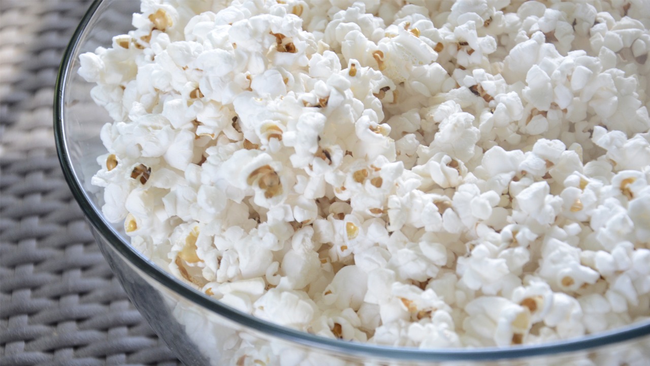 ¿Por qué las palomitas deben ponerse con un lado hacia arriba?