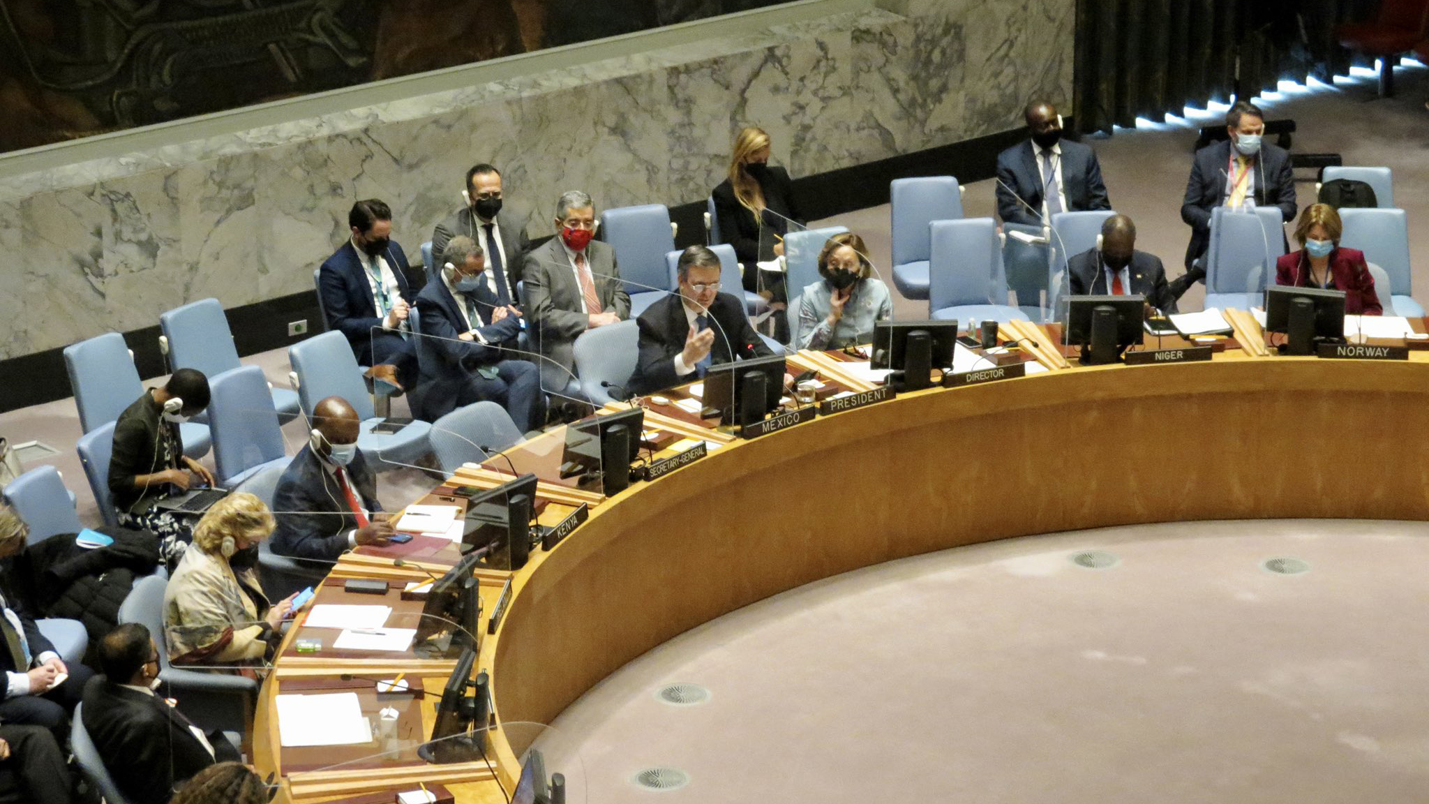 Ebrard asegura que el tráfico de armas es una amenaza para la paz mundial