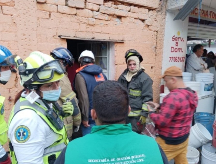 Labores de rescate en San Pedro Xalpa, Azcapotzalco, Ciudad de México. Foto: Protección Civil CDMX.