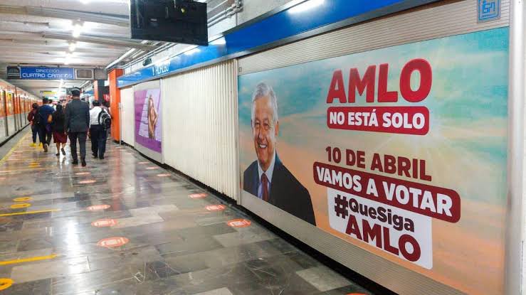 Metro retirará carteles que promueven marcha de apoyo a AMLO. Foto de @Rabat_S_