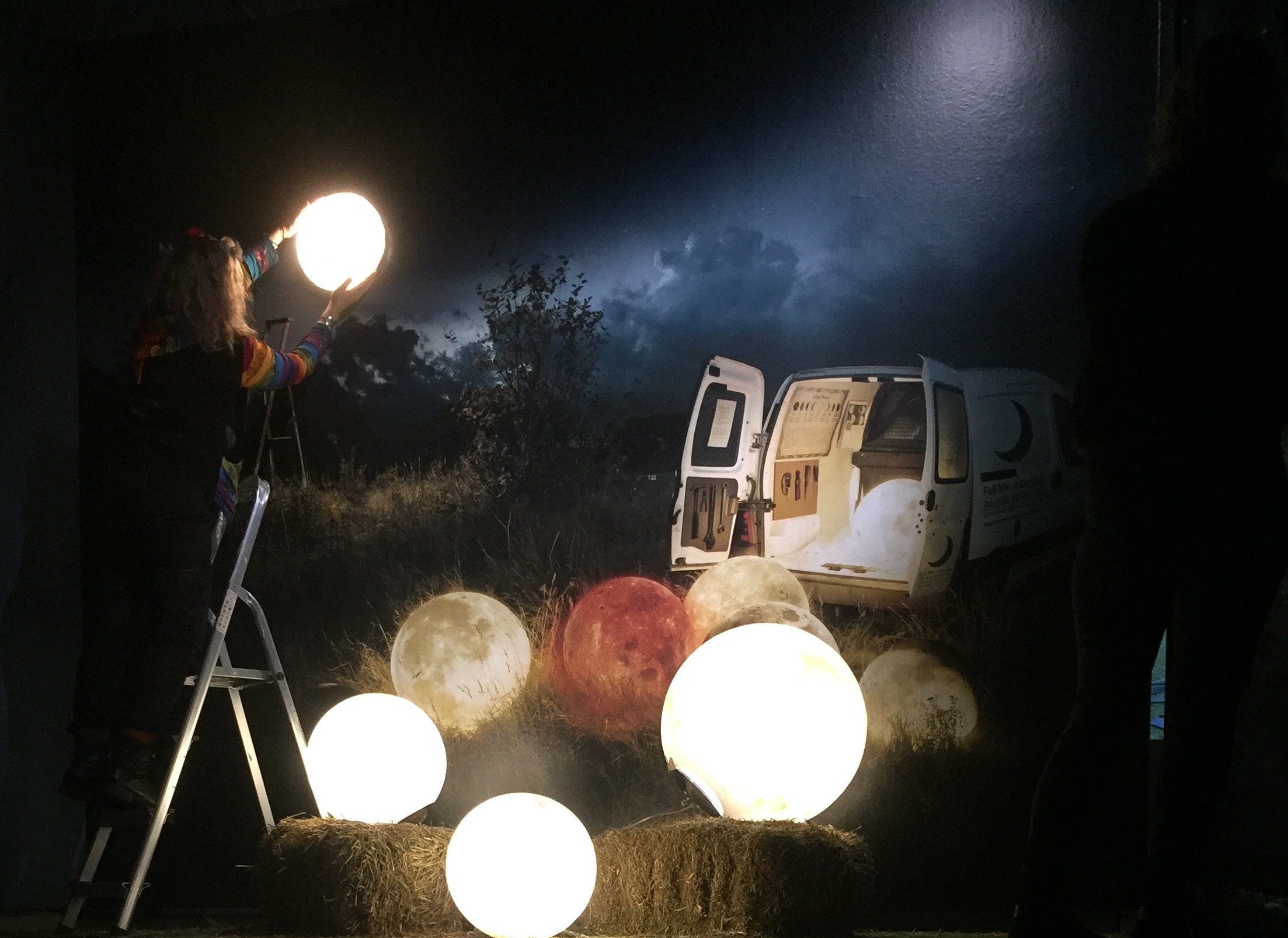 Jag bor fan precis på andra sidan var detta utsläppet var. Hesa Fredrik Lotten