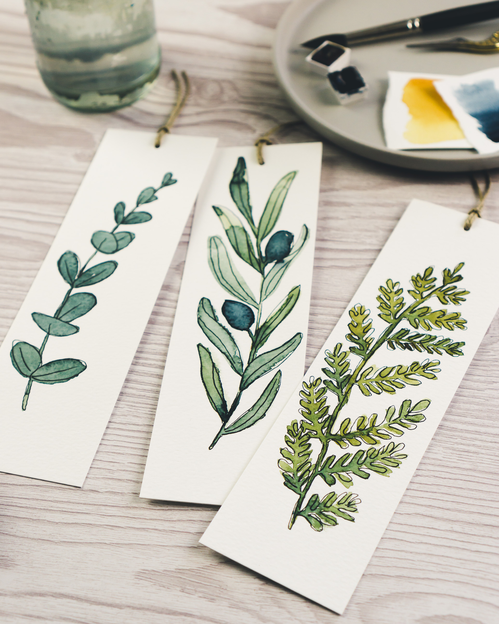 Read more about the article 3 Leafy Bookmarks in Watercolour and Pen