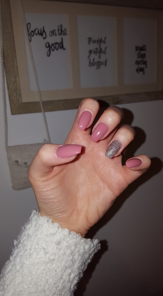 nails