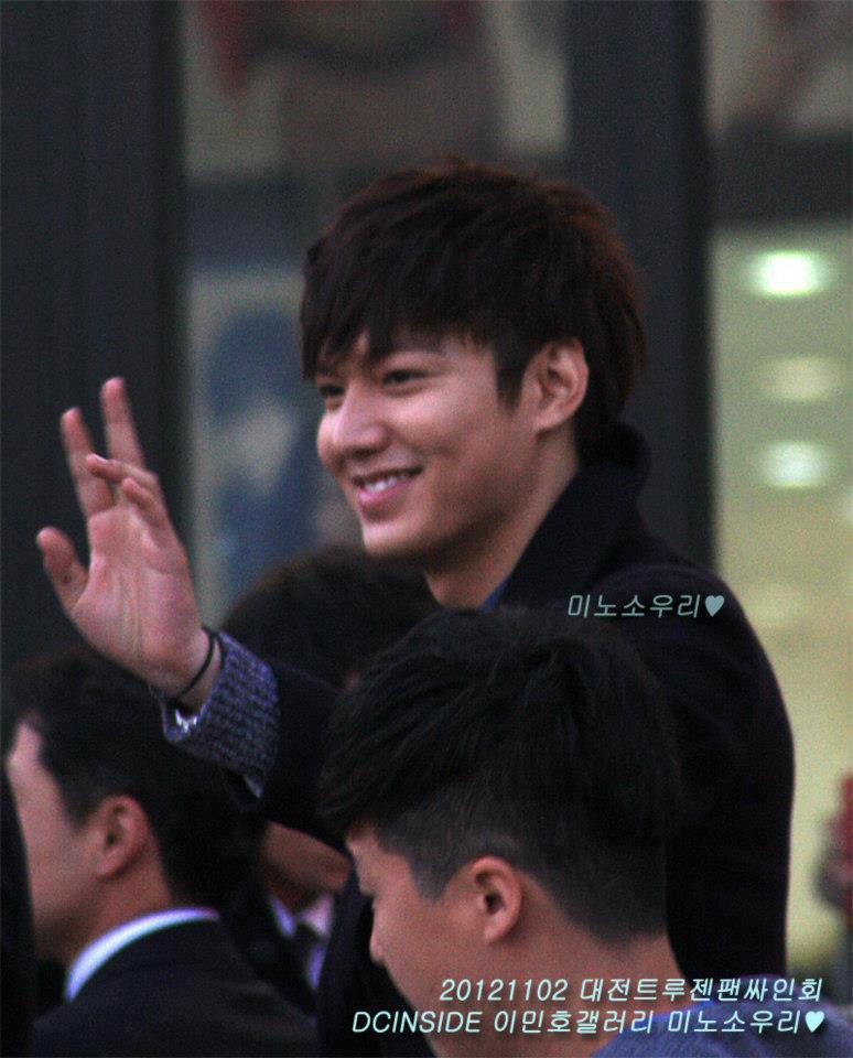 イ・ミンホ Trugenファンサイン② ☆ Lee Minho Trugen Fansign