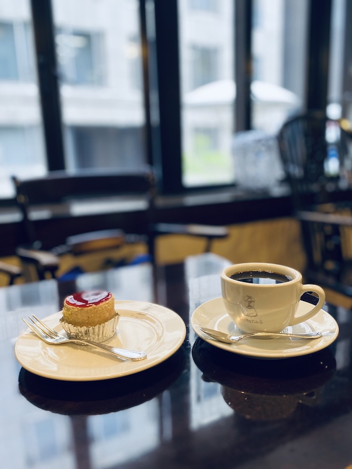 赤坂　しろたえ　フランボワーズとコーヒー