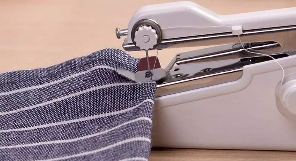 The first thing you need to know about the dressmaker sewing machine is that it was not a separate sewing machine company. Best Handheld Sewing Machines In 2021 Reviewed