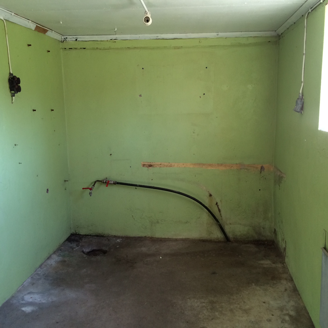 Tom sadelkammare, men innan rivning