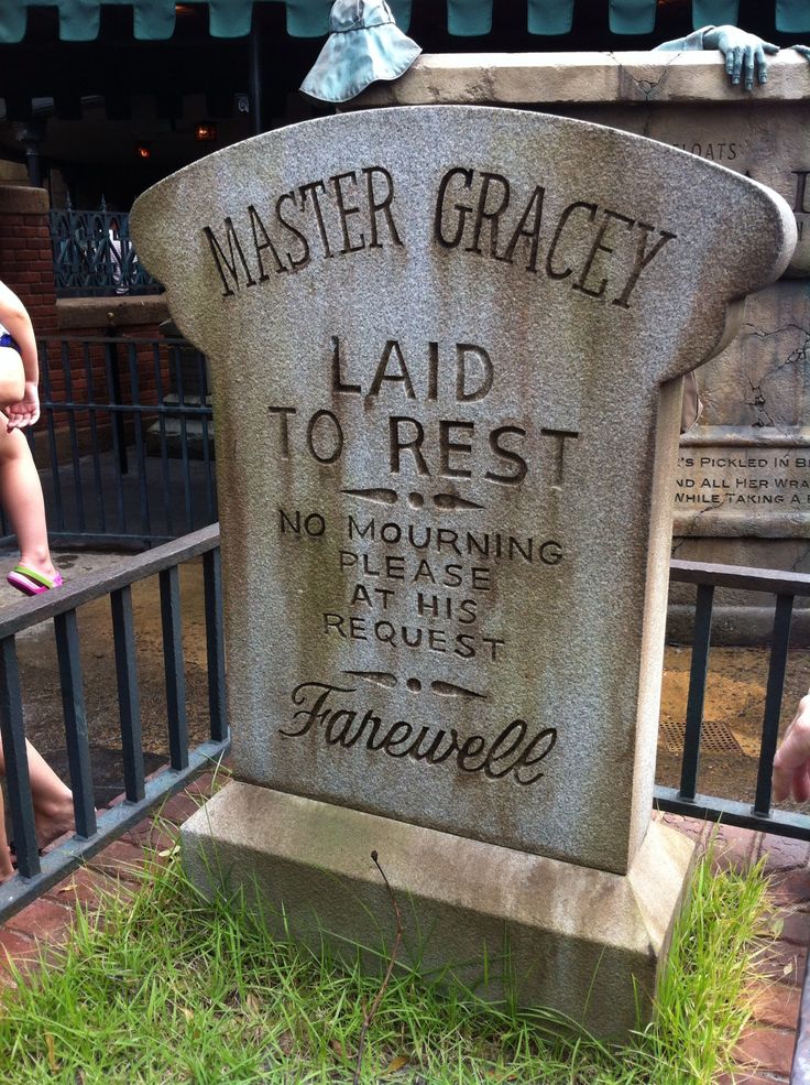 Presenting…Walt Disney World’s Haunted Mansion “Ghost Host”
