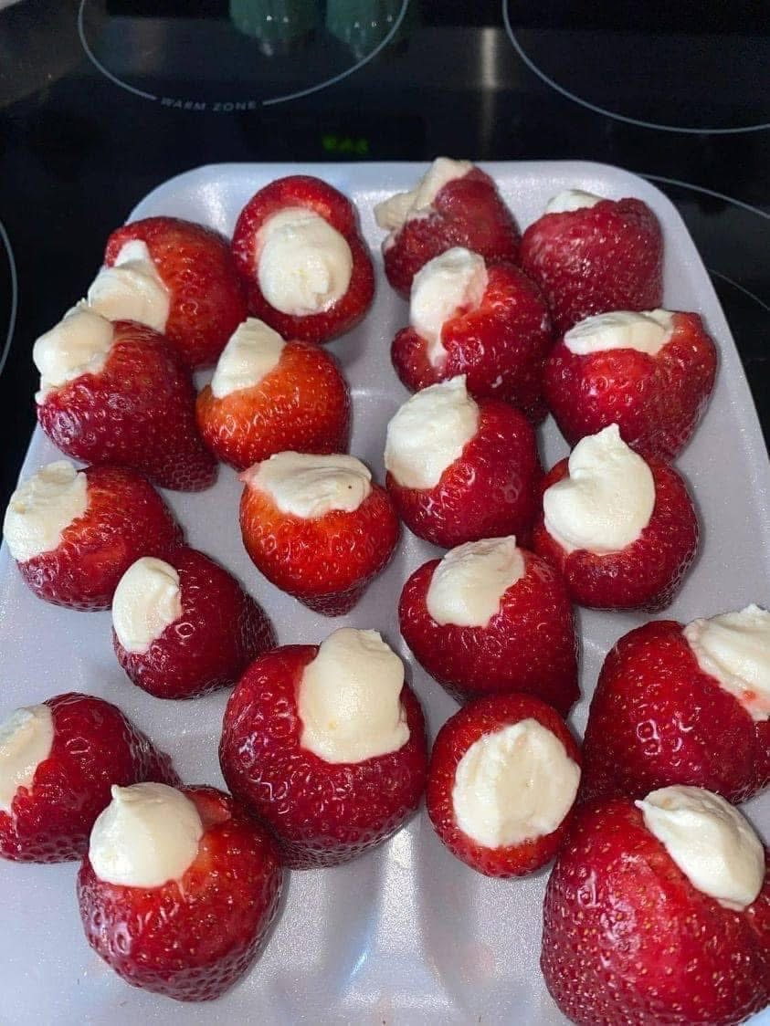 Cheesecake Stuffed Strawberries
