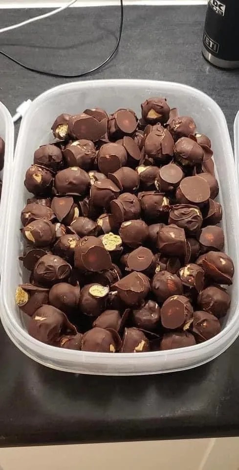 Three Ingredient No bake chocolate peanut butter balls
