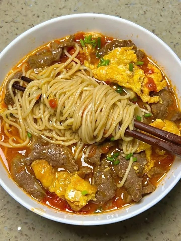 Tomato Egg and Beef Noodle Soup