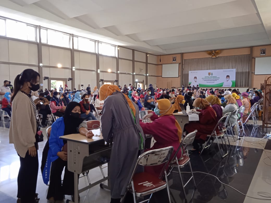 Sistem informasi akademik d3 dan s1 uin walisongo semarang . Gelombang Satu Vaksinasi Di Uin Walisongo Semarang Antrean Mengular Lpminvest