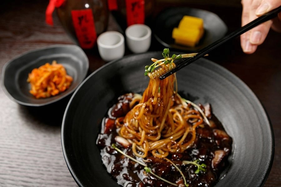 Nikmati Sajian Mie Lezat di Noodle King
