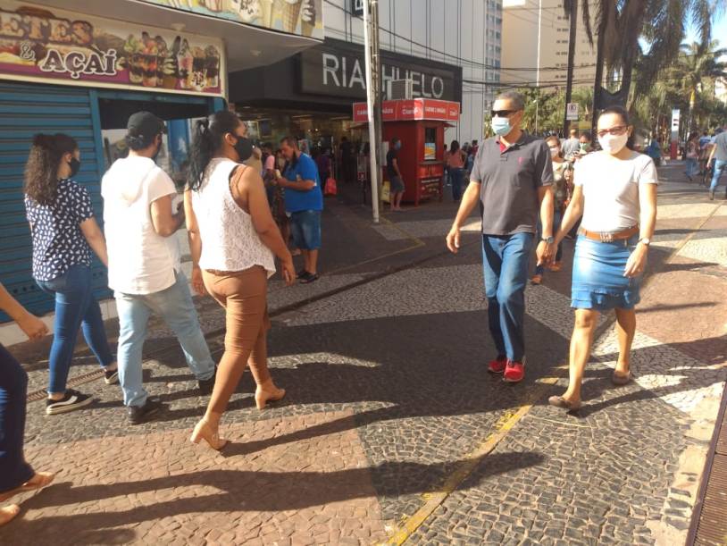 Cidades da região terão horário estendido para o comércio hoje e amanhã