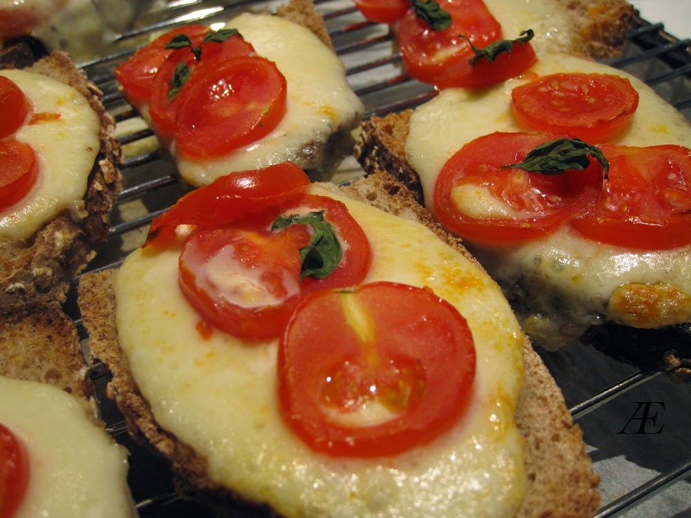 Opskrift på nem bruchetta med mozzarella og tomater