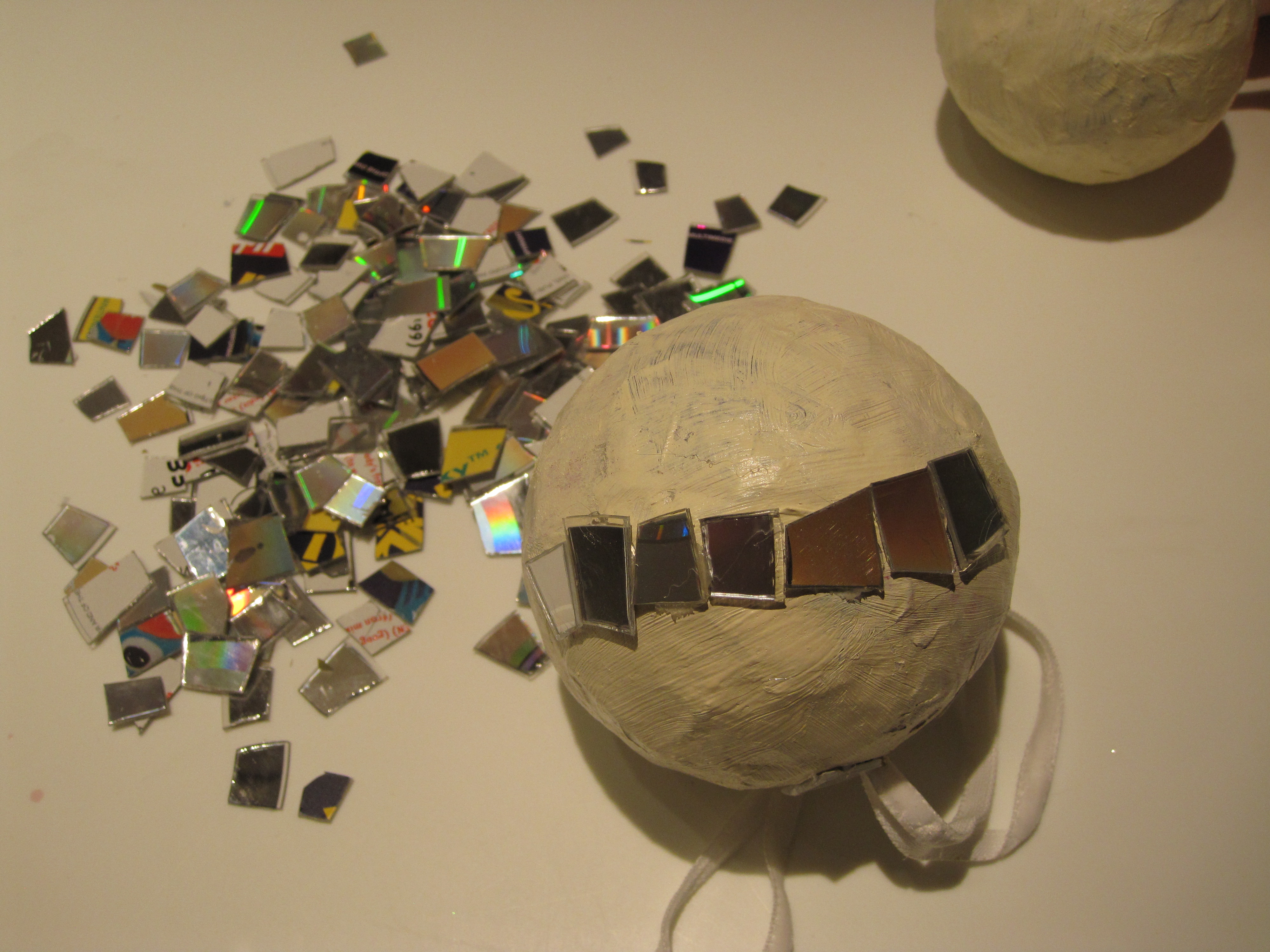 Sådan laver man selv disko kugler af cd'er