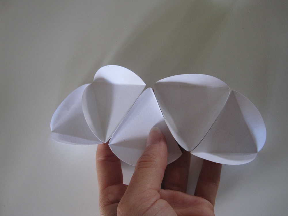 Guide til foldning og limning af en papir bold / kugle
