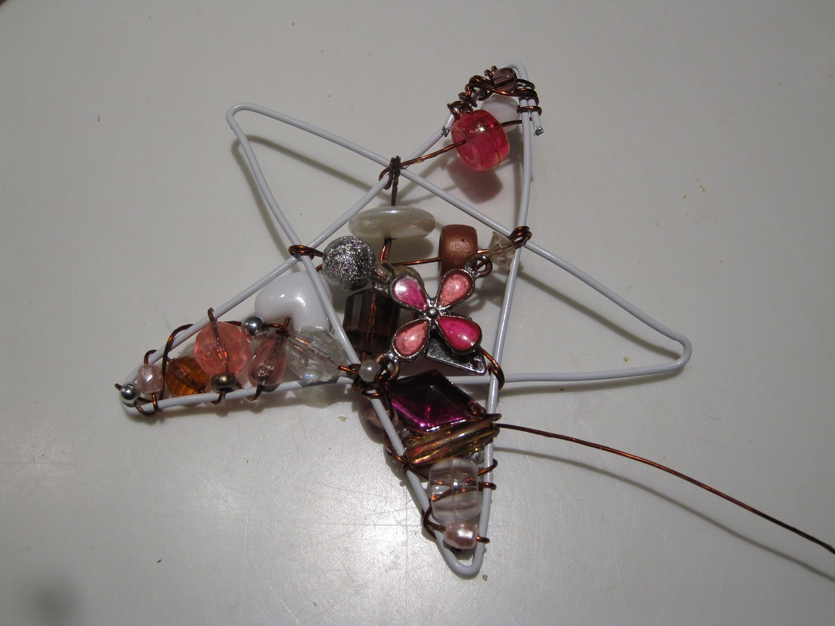 Guide til hjemmelavede julestjerner af perler