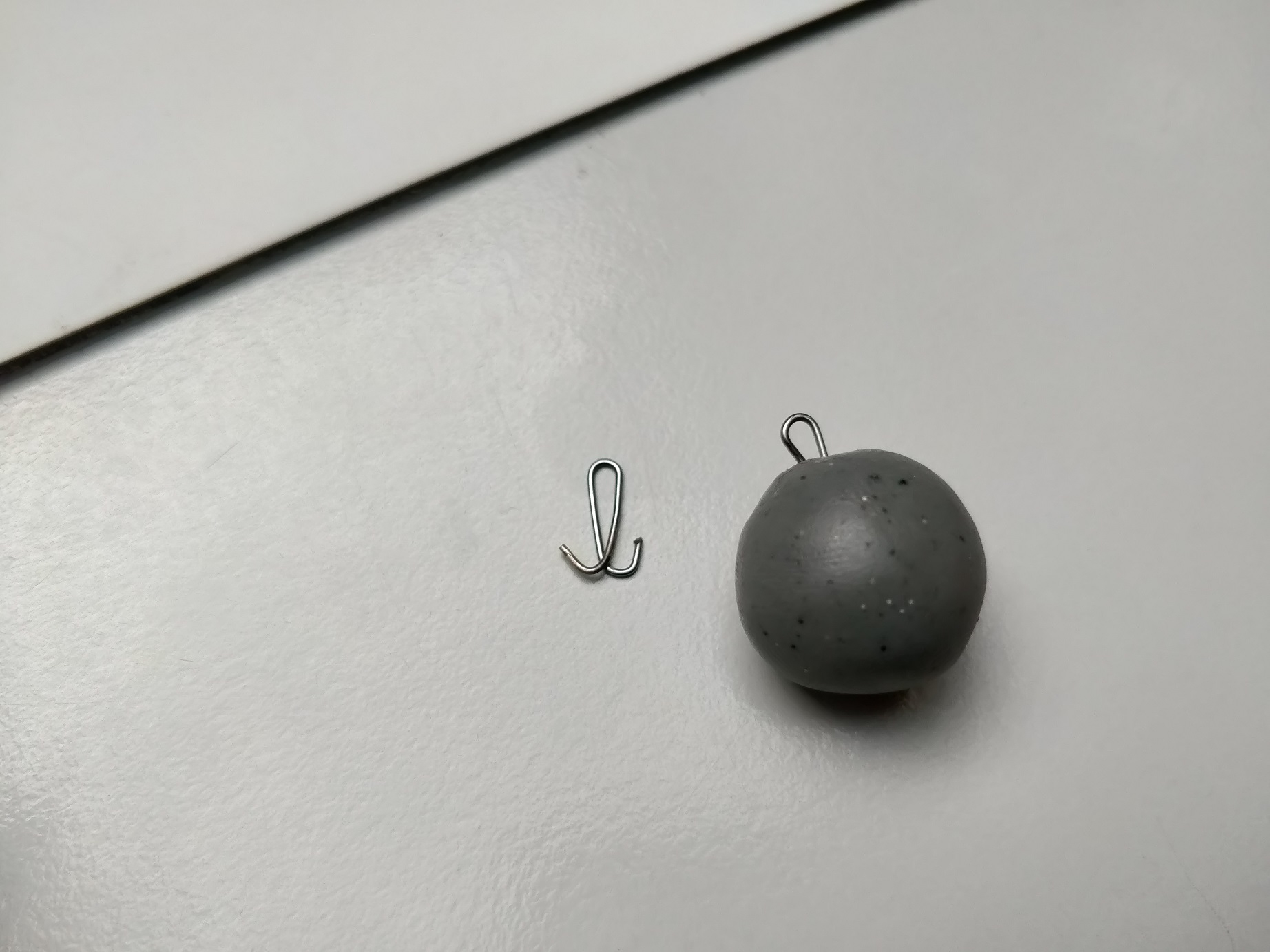 Sådan monteres en krog i fimo og cernit smykker