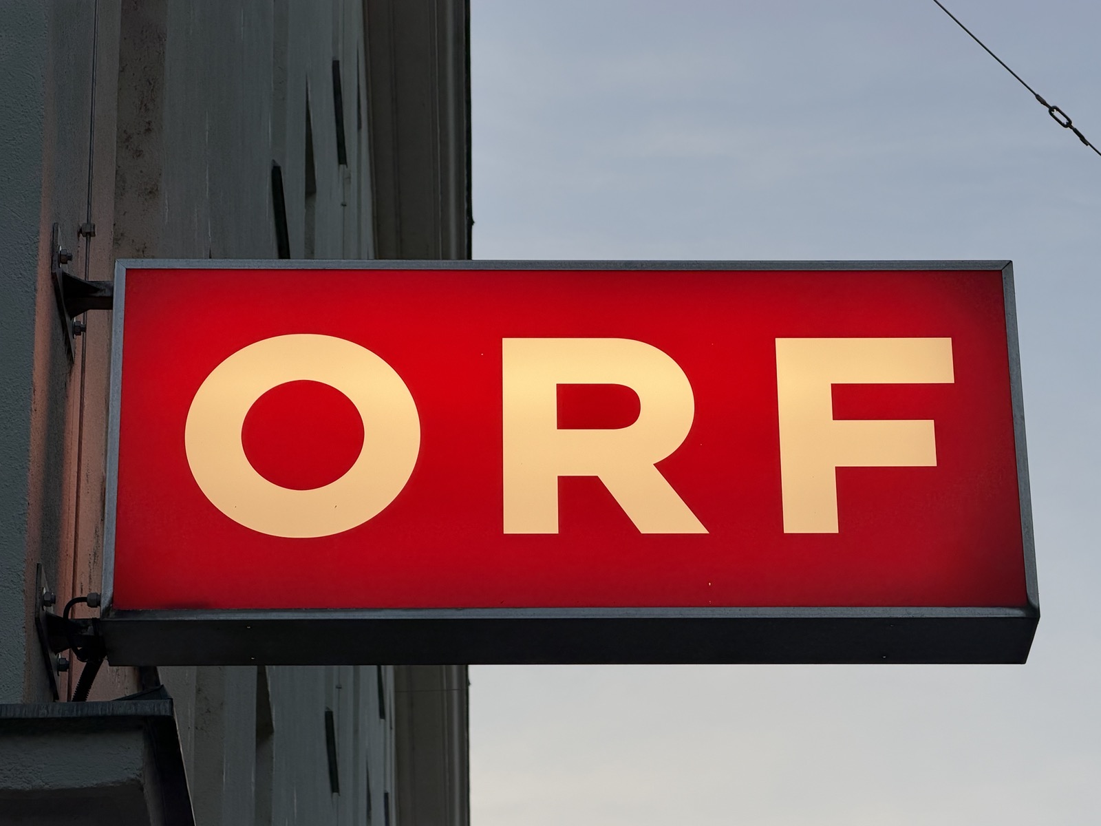 12 Tochtergesellschaften mit 21 (!) Geschäftsführern: So verschleudert der ORF Unsummen an Geld