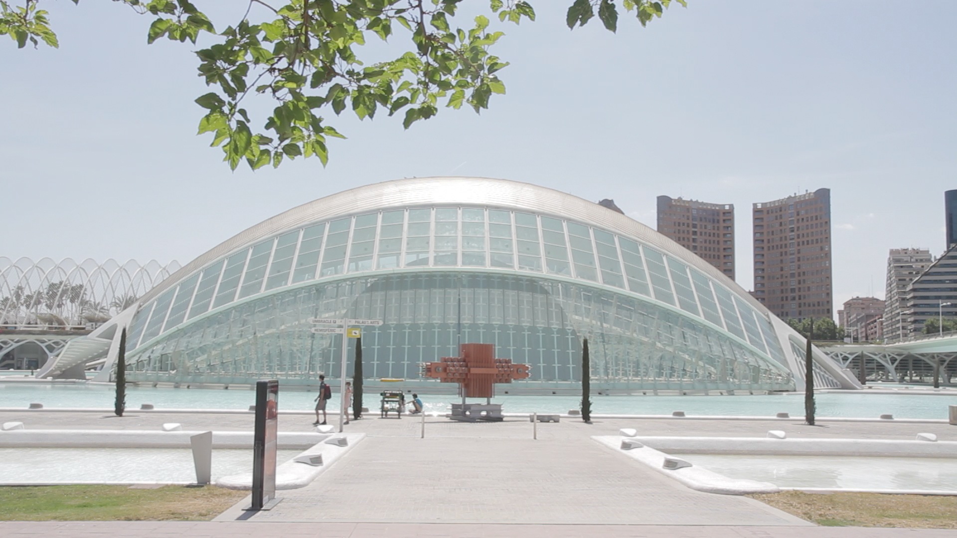 El Hemisféric es, según los expertos, el edificio con un modelo de explotación más sencillo. |L.Osset.