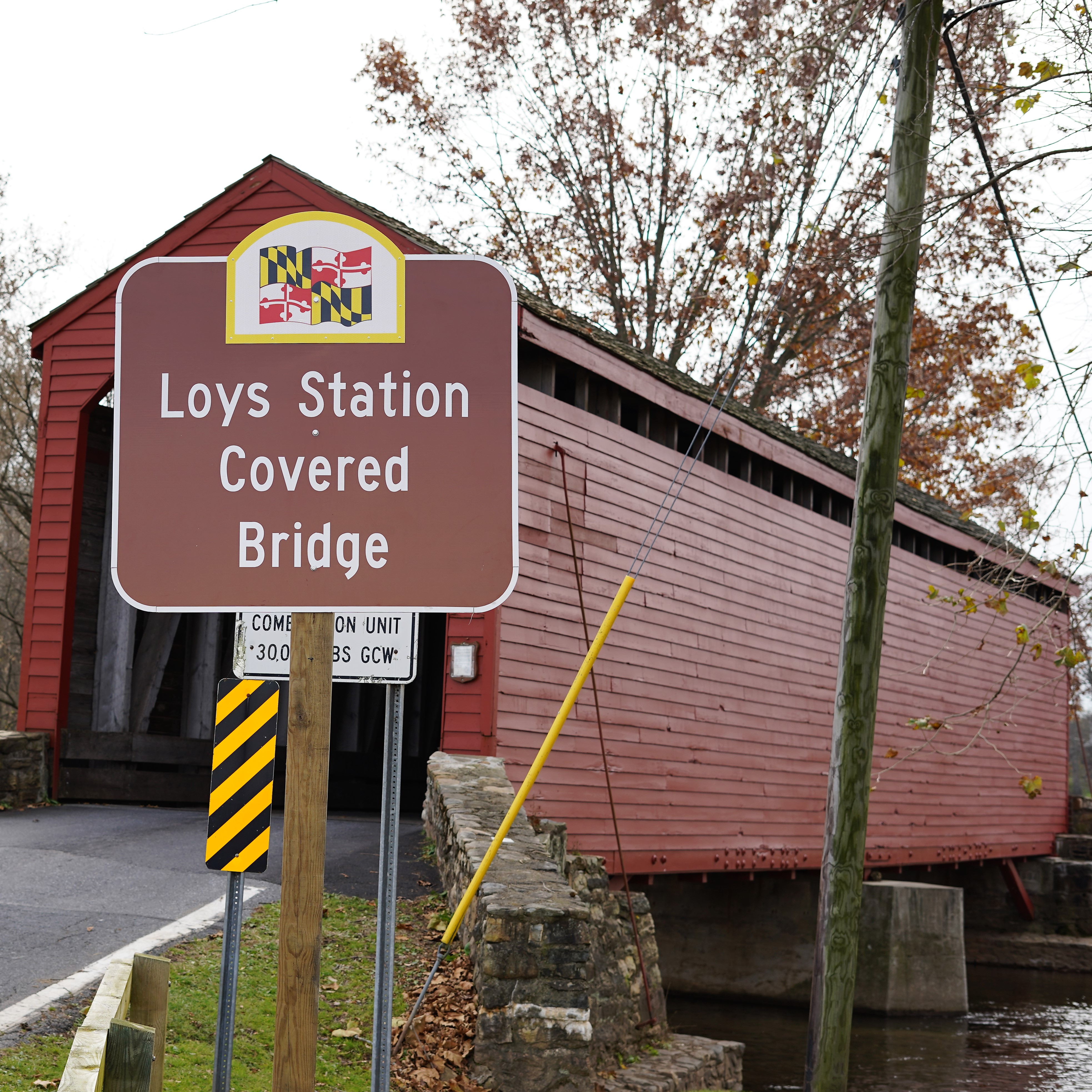 Loys Station Bridge • lucindervention
