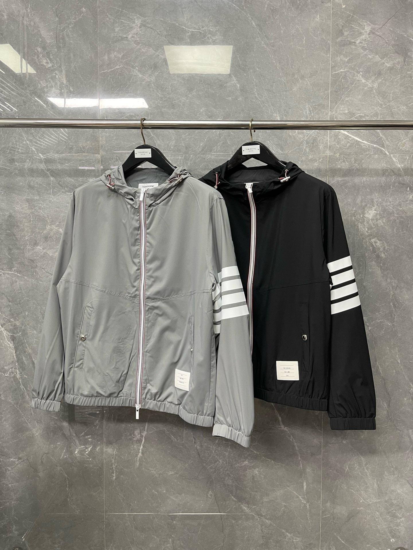 톰브라운 바람막이 25SS D10549