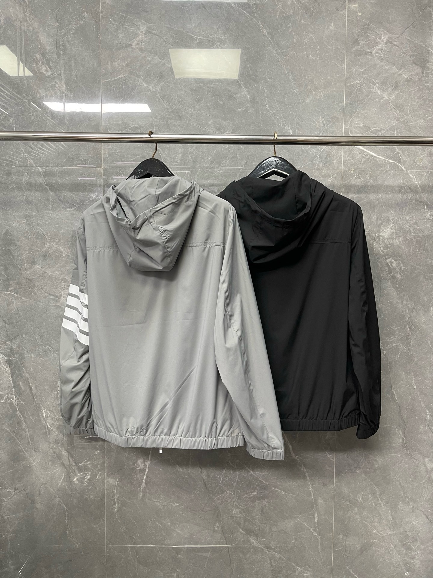 톰브라운 바람막이 25SS D10549