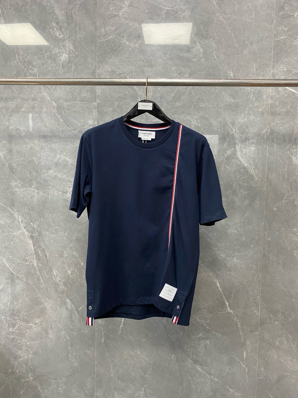 톰브라운 티셔츠 25SS D10560