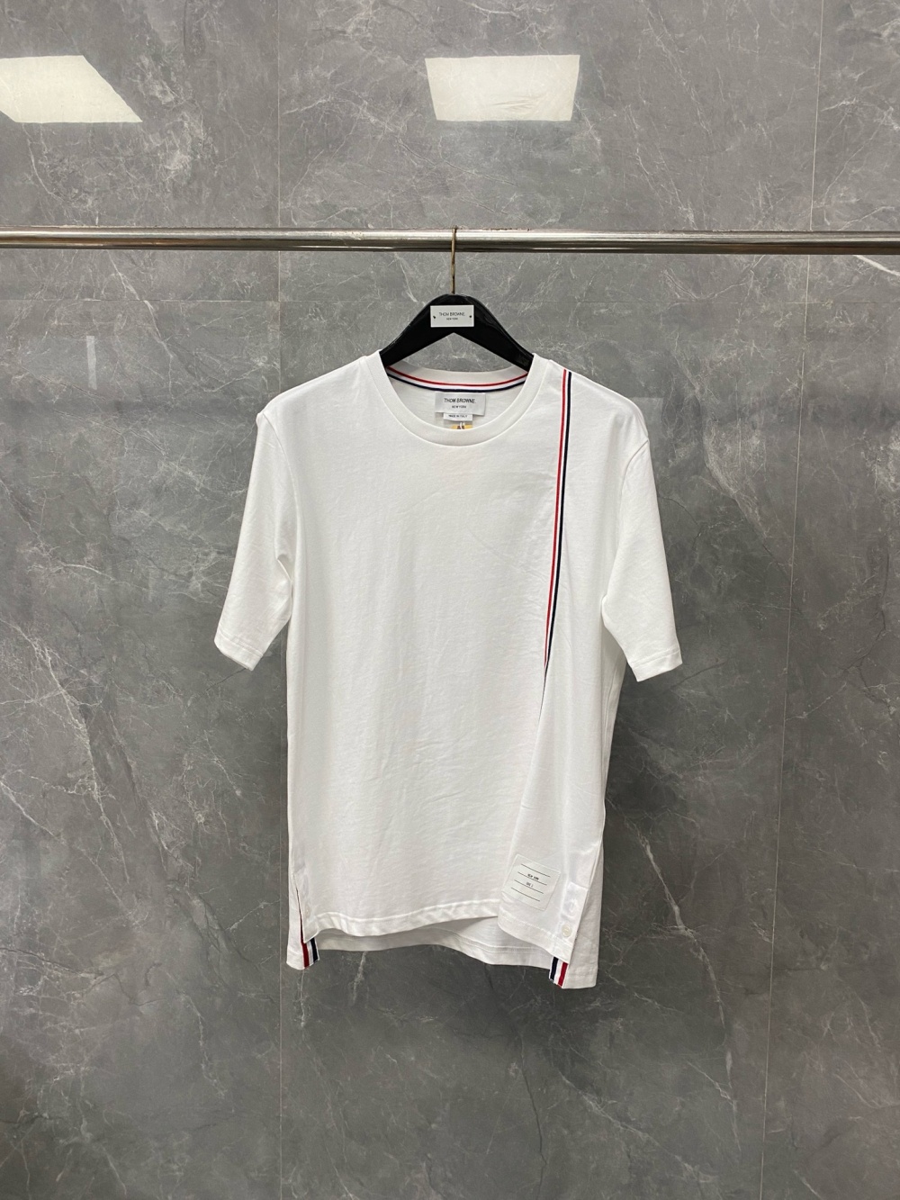 톰브라운 티셔츠 25SS D10560-2
