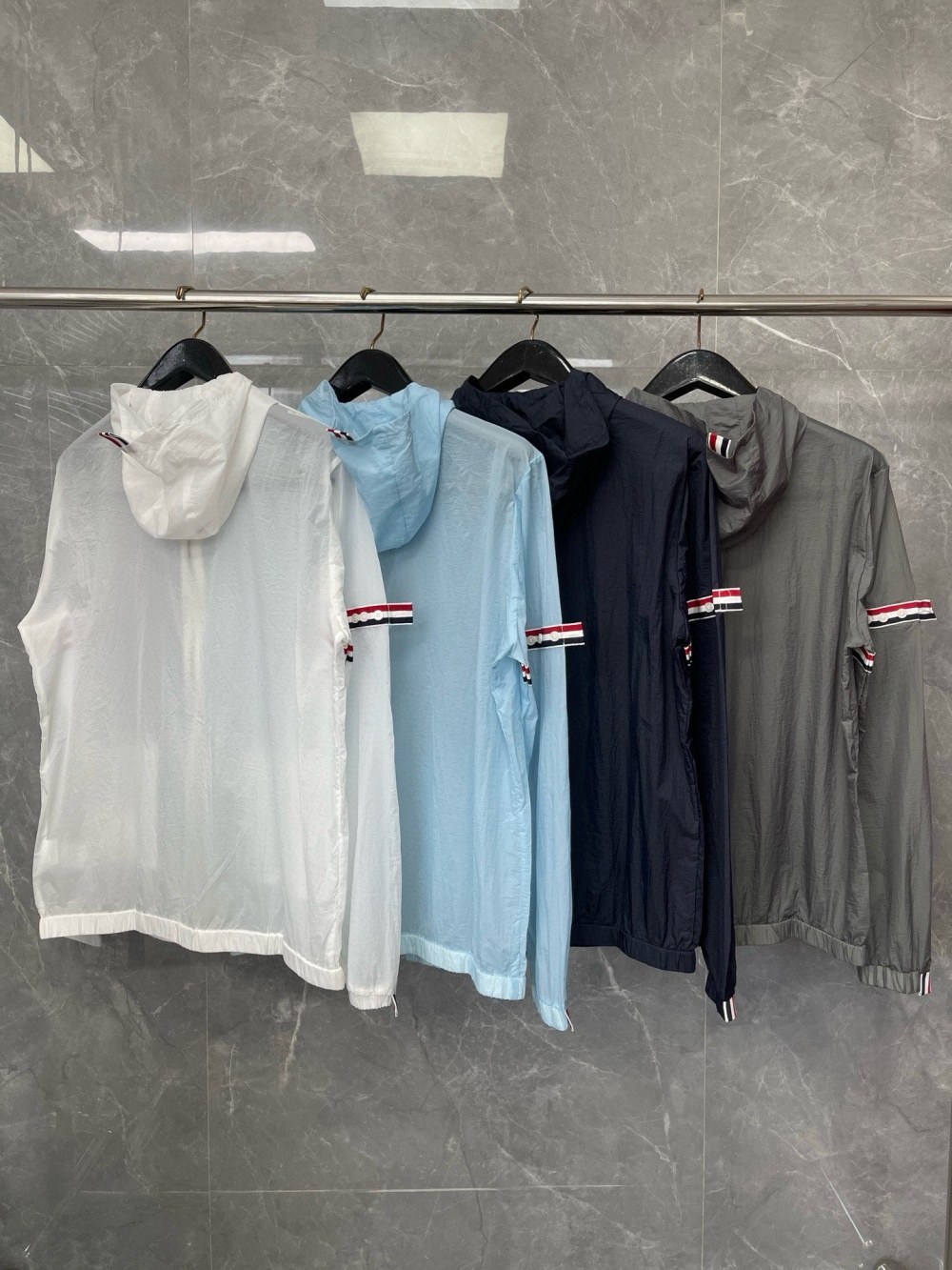 Alternative view of 톰브라운 바람막이 25SS D10561