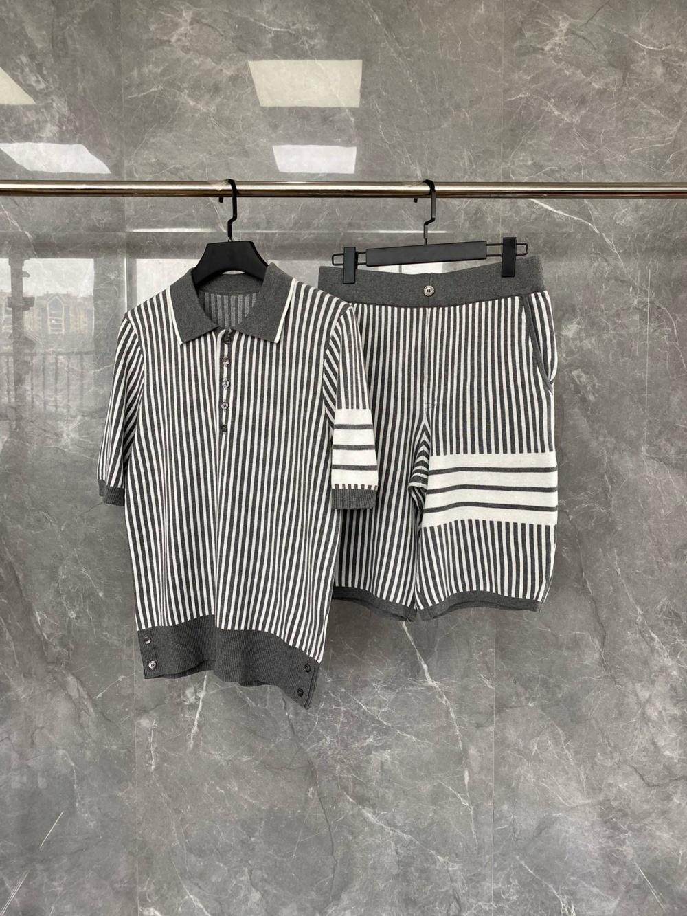톰브라운 반팔 상하세트 셋업 25SS D10571-2