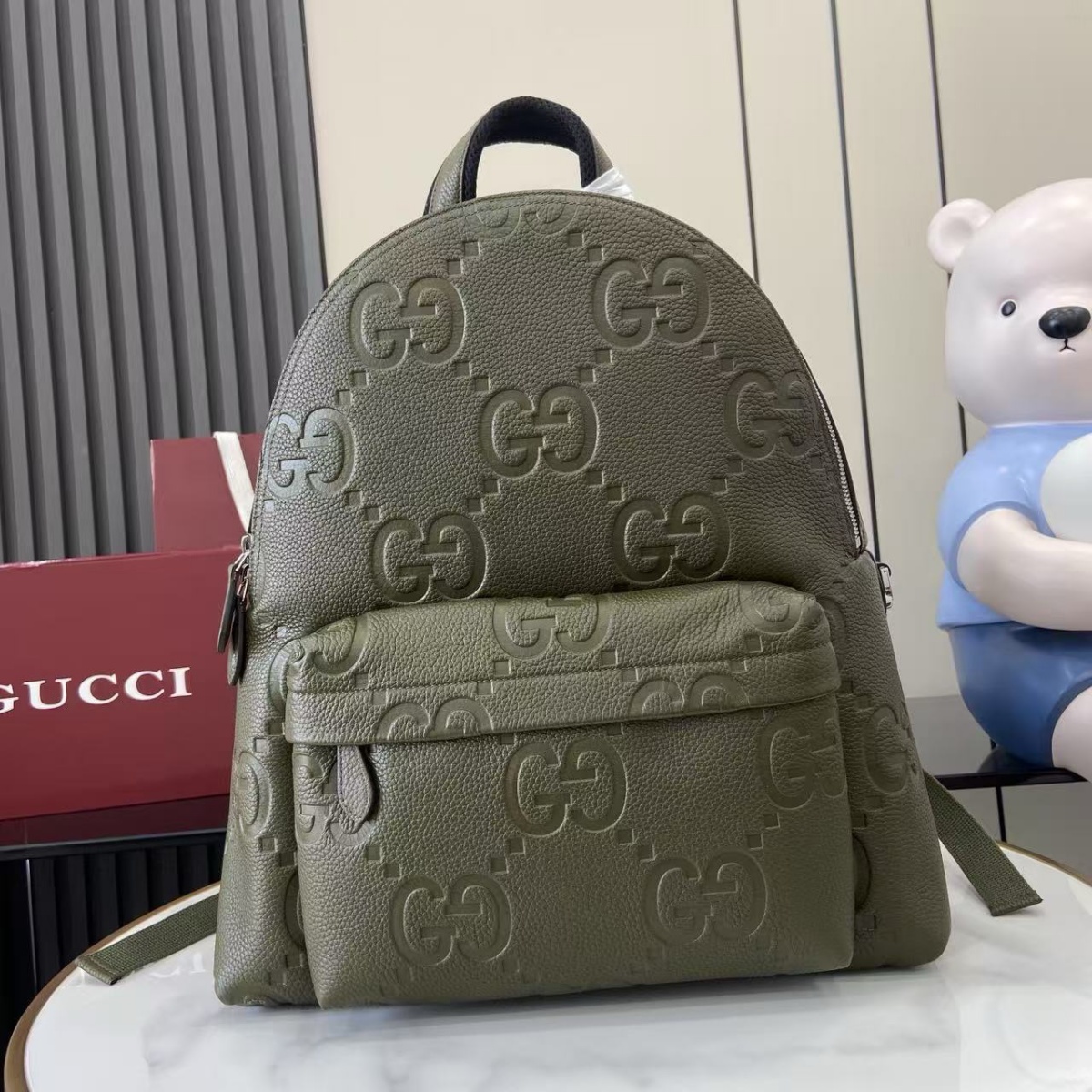 Alternative view of 구찌 GG 점보 미디엄 백팩 819065